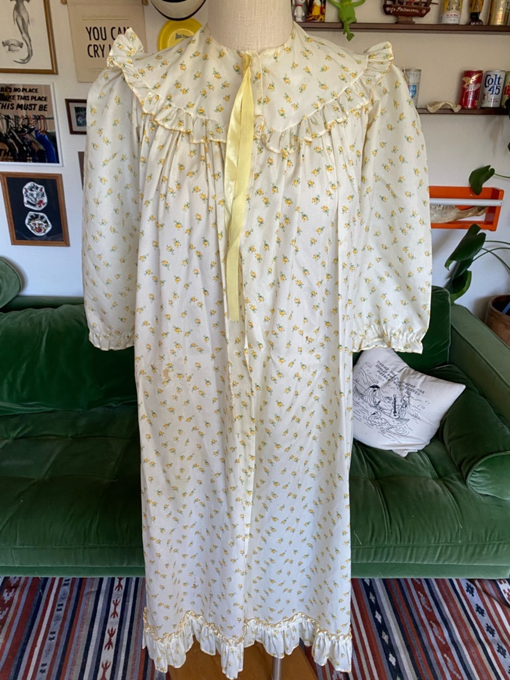 Miss Swish vintage 1970s robe with yellow florals size small/med